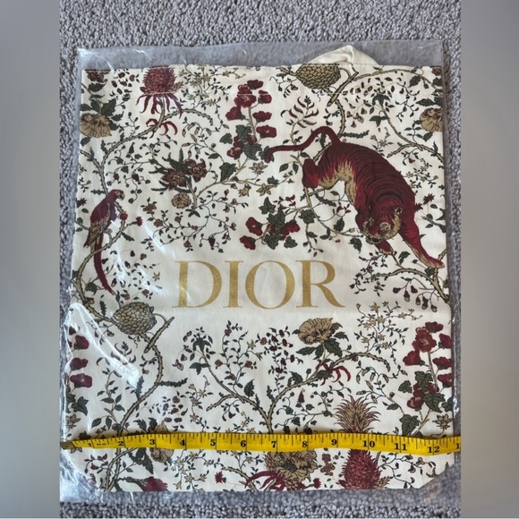 New Christian Dior tiger pattern 2023 Tote Bag Novelty with envelope. - Picture 4 of 6